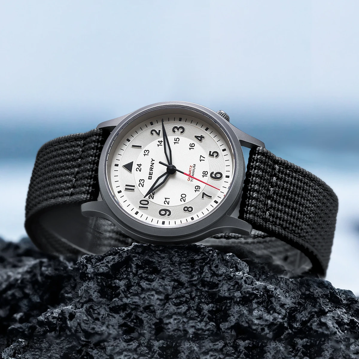 BERNY チタン腕時計男性用クラシックメンズフィールドウォ - Titanium Sport Watch のレビューと価格