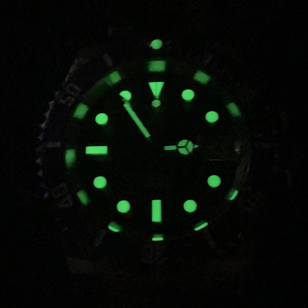 200M ダイビング タンドリオ 40mm 日本製 NH35 - Titanium Sport Watch のレビューと価格