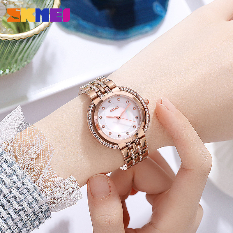 レディースブレスレットクォーツ時計高級ラインストーンダイヤル - Luxury Women'S Watch のレビューと価格