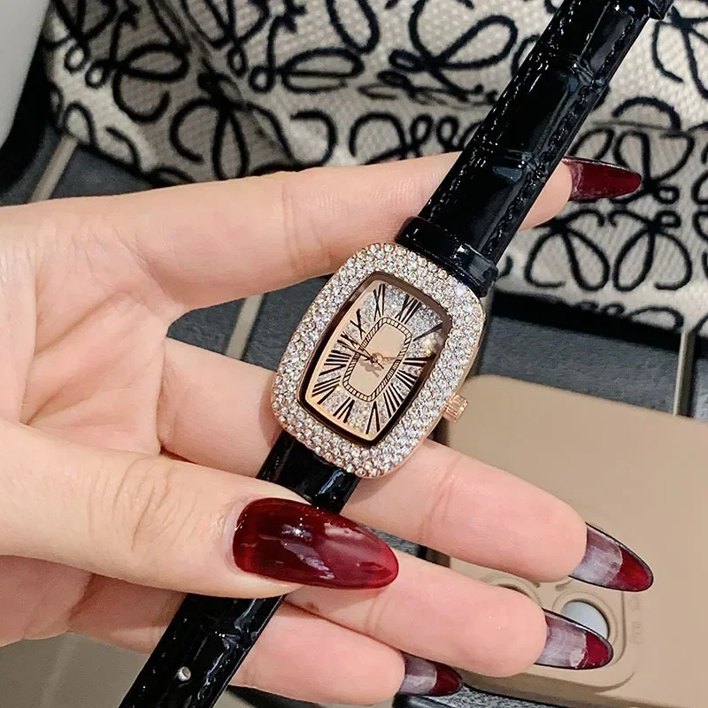トレンディでファッショナブルな女性用レザーストラップウォッチ - Luxury Watch Leather Strap のレビューと価格